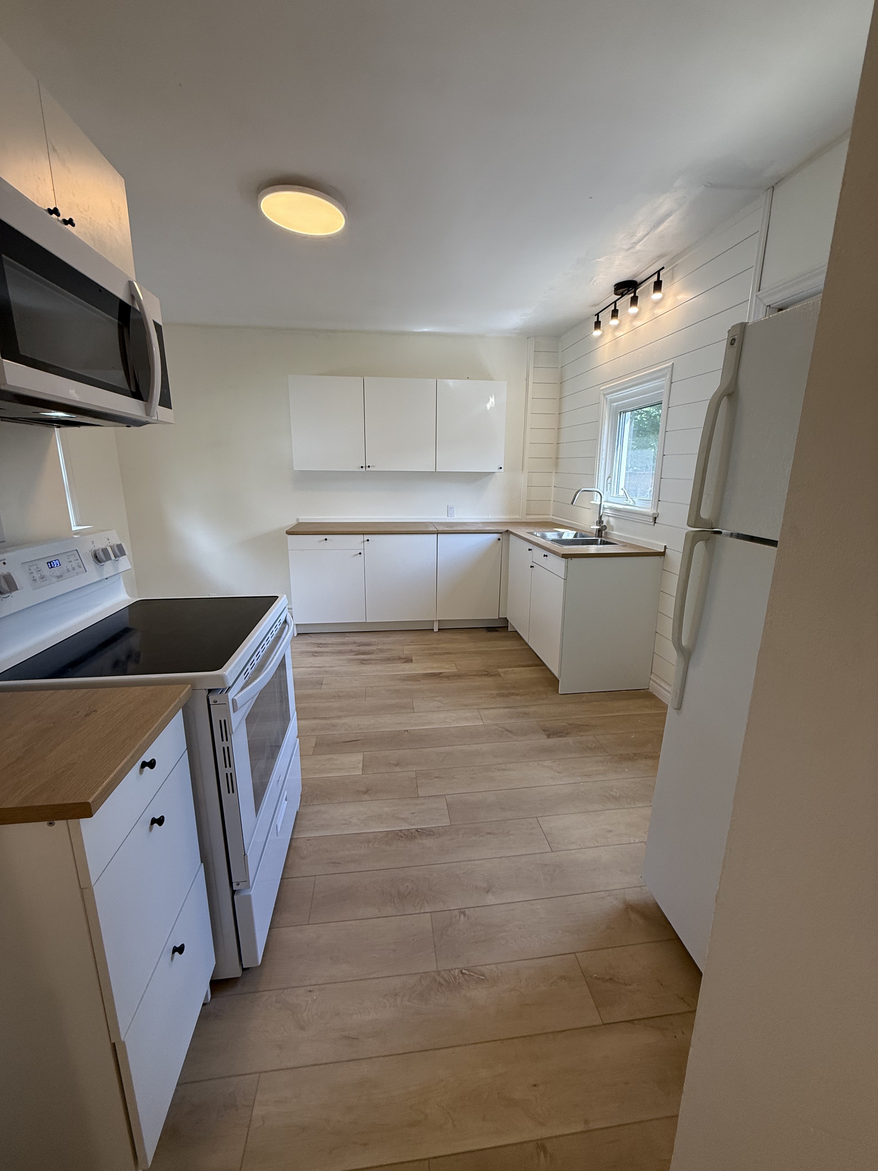 Main unit kitchen from different angle